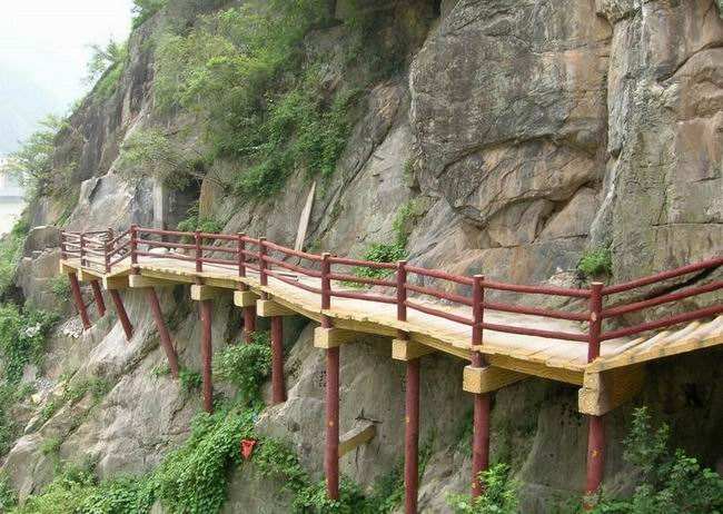 威客电竞防腐木栈道_木材(图1)