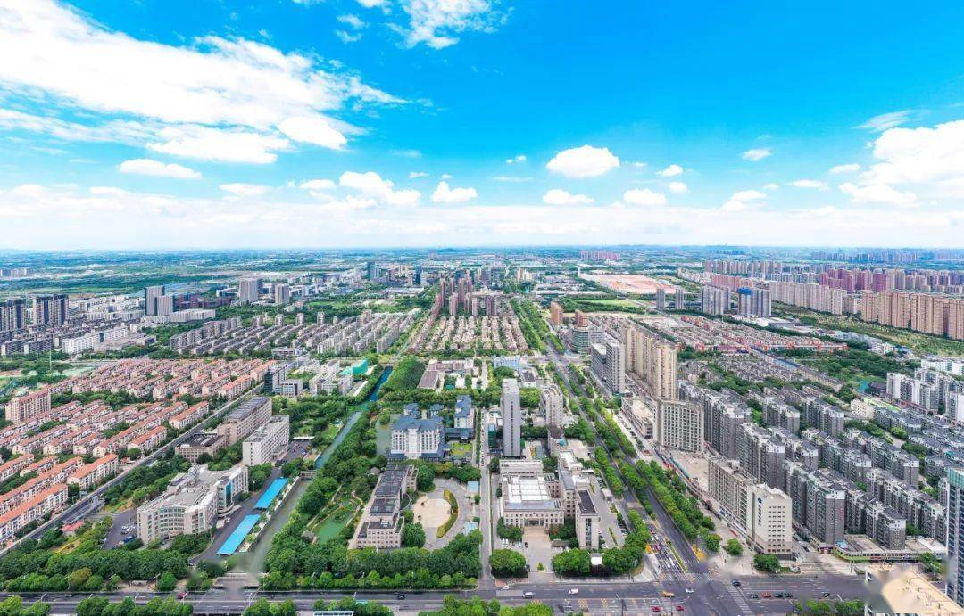 双城同创 三个提升打造洁美惠山新城威客电竞(图1)