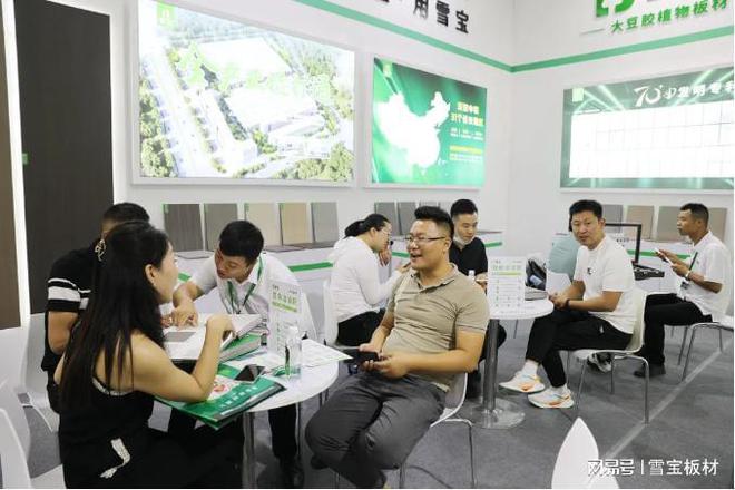 威客电竞雪宝亮相临沂木博会并荣获“2023中国好家居优秀企业”荣誉称号！(图5)