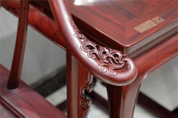 东阳知名红木厂家国祥红木： 常悟红酸枝之美余味无穷！威客电竞(图4)