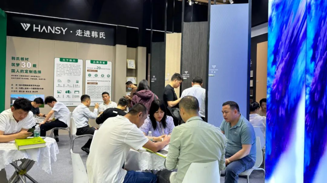 展会看韩氏 预见新趋势丨韩氏板材亮相第13届广州定制家居展威客电竞(图2)